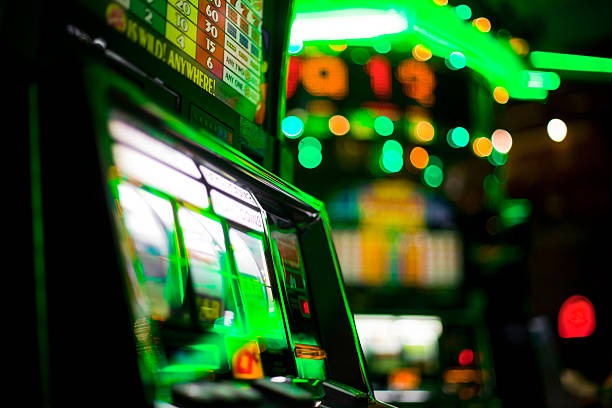 Big Bass Bonanza five-reel slot interface showing fishing-themed symbols and paylines